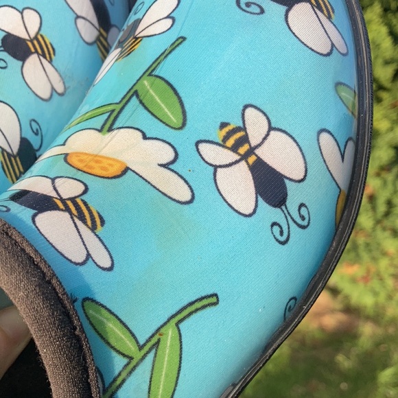 Sloggers Bumble Bee Flower Blue Waterproof Clog 
Size 8 - Picture 11 of 12